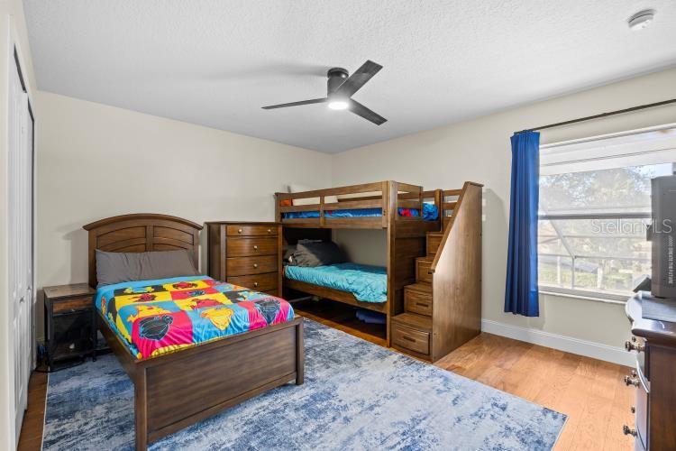 Image 26 of 52 For 942 Henley Circle