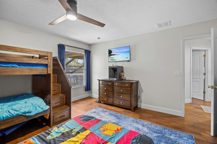 Image 27 of 52 For 942 Henley Circle