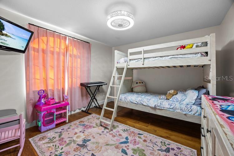 Image 28 of 52 For 942 Henley Circle