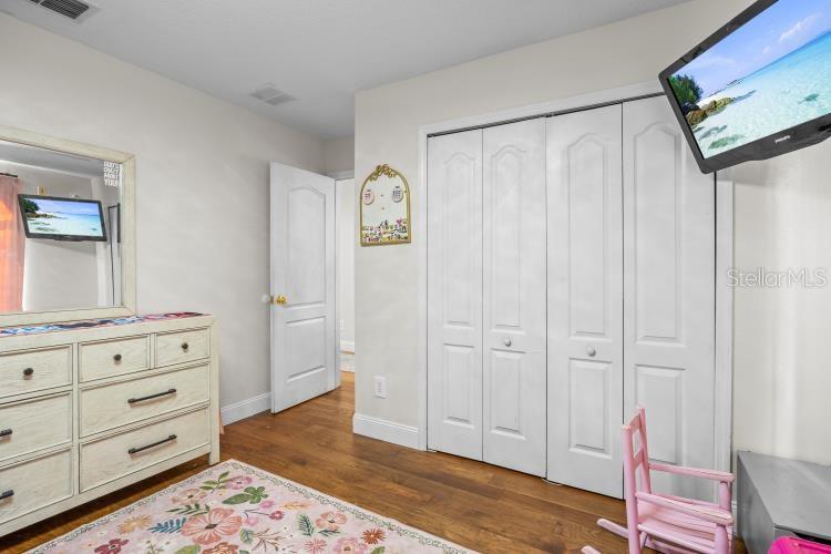 Image 29 of 52 For 942 Henley Circle