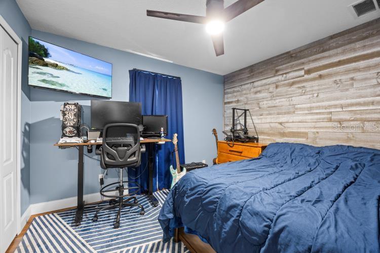 Image 30 of 52 For 942 Henley Circle