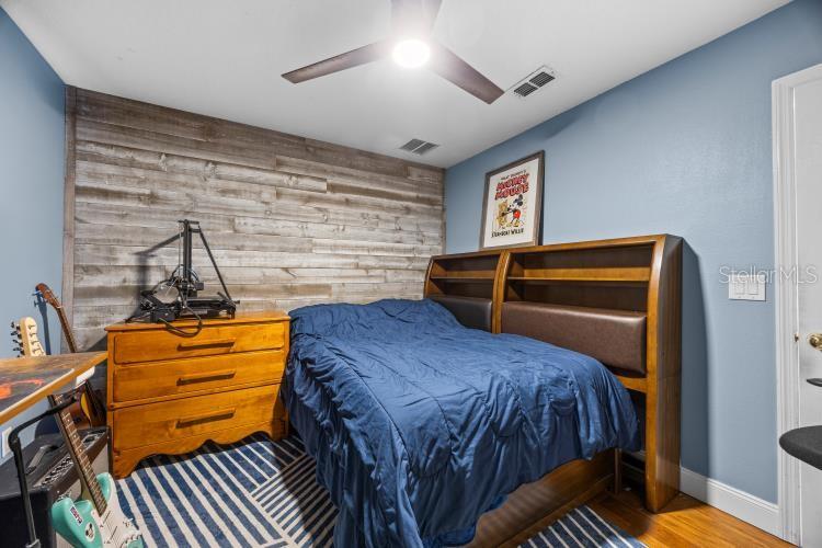 Image 31 of 52 For 942 Henley Circle