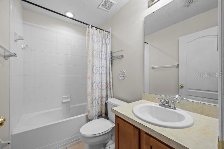 Image 32 of 52 For 942 Henley Circle