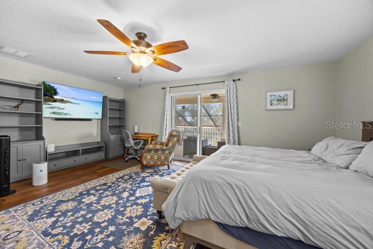 Image 33 of 52 For 942 Henley Circle