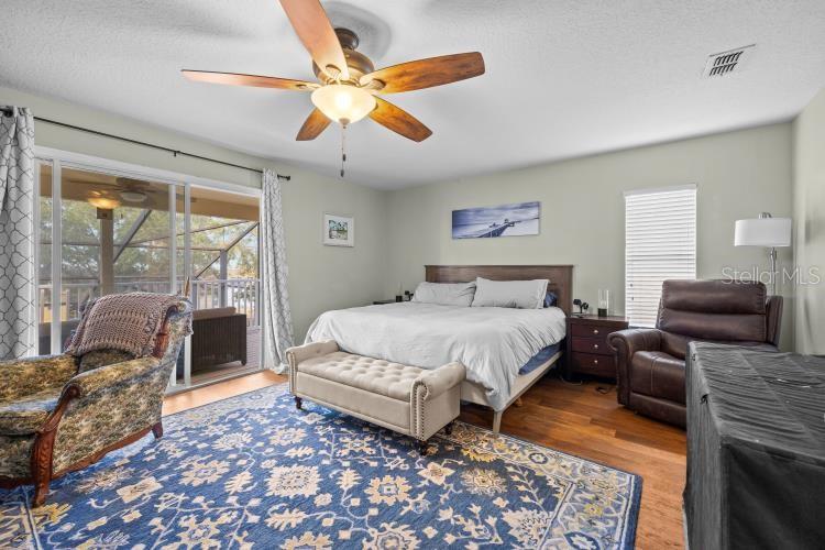 Image 34 of 52 For 942 Henley Circle