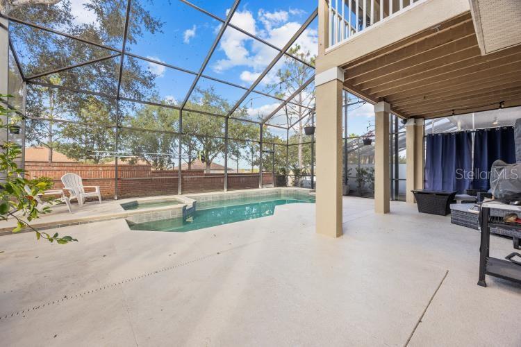 Image 39 of 52 For 942 Henley Circle