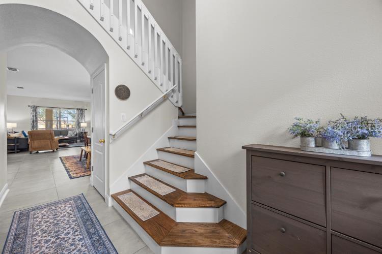 Image 6 of 52 For 942 Henley Circle