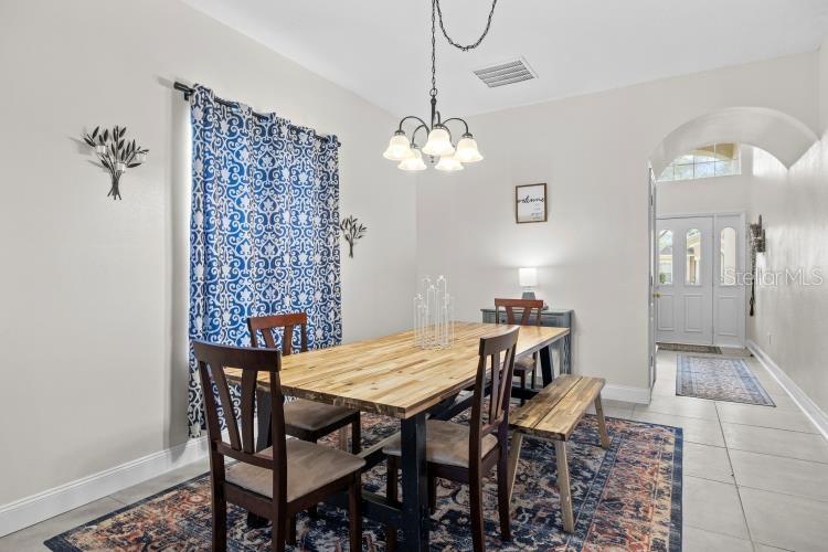 Image 7 of 52 For 942 Henley Circle