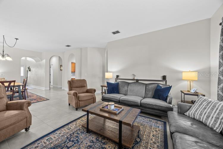 Image 8 of 52 For 942 Henley Circle