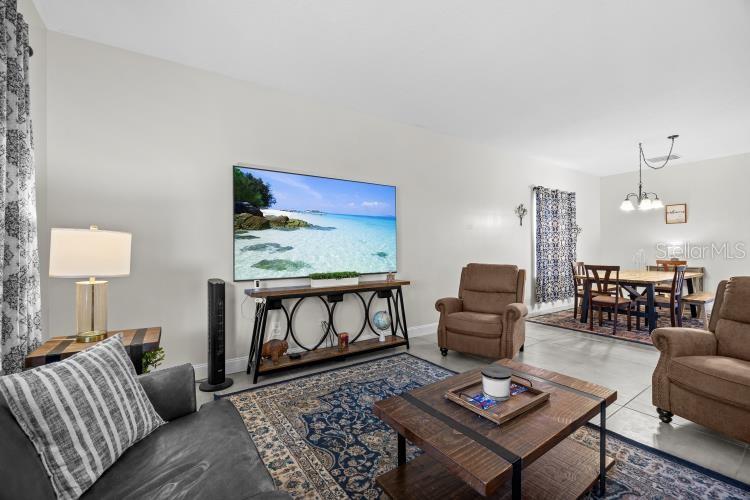 Image 9 of 52 For 942 Henley Circle