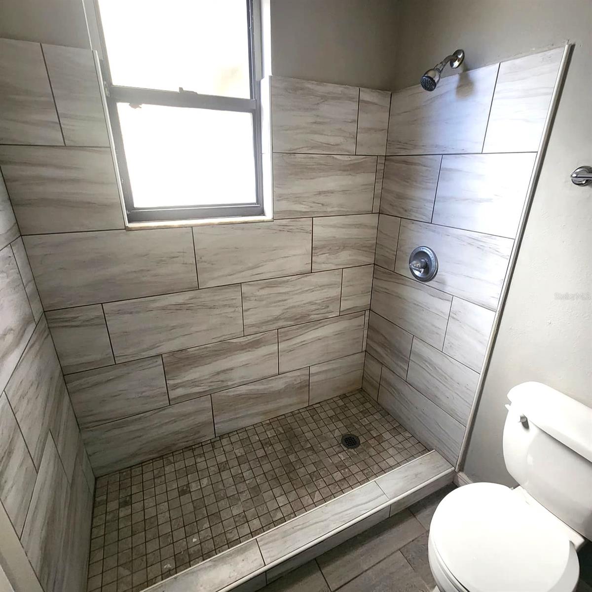 Image 11 of 14 For 2040 San Marcos Drive Se 105