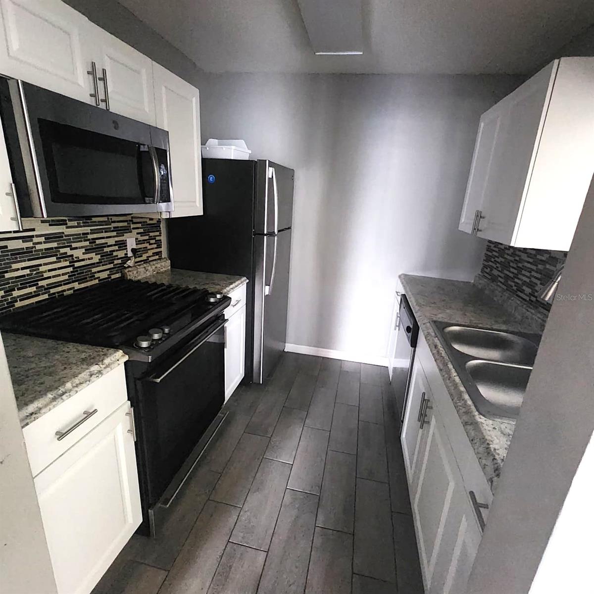 Image 3 of 14 For 2040 San Marcos Drive Se 105