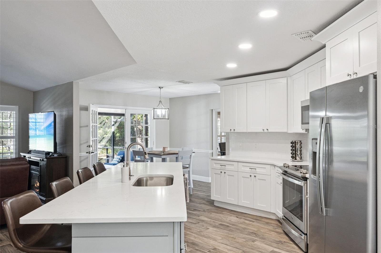 Image 11 of 49 For 692 Rochester Street