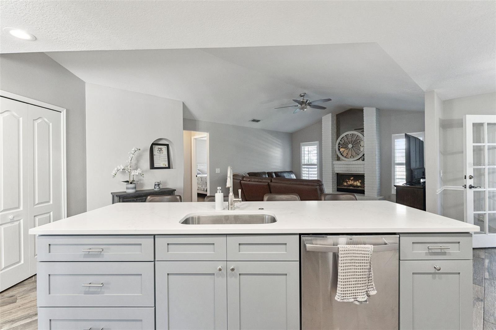 Image 15 of 49 For 692 Rochester Street