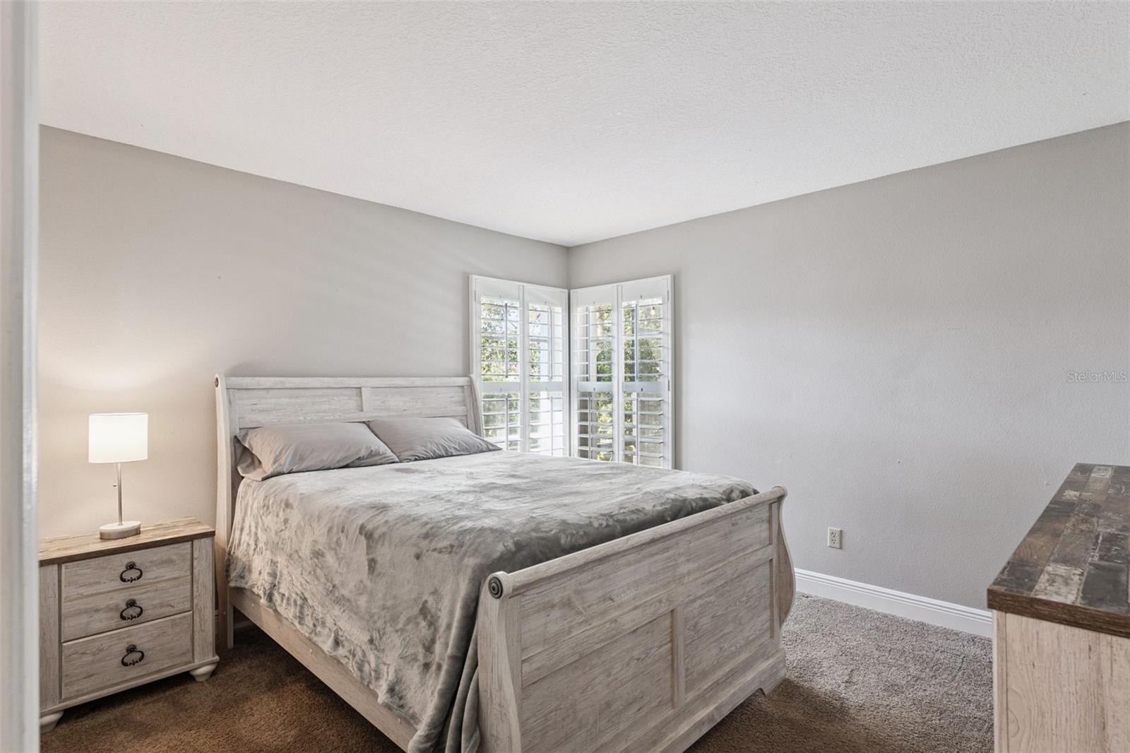 Image 16 of 49 For 692 Rochester Street