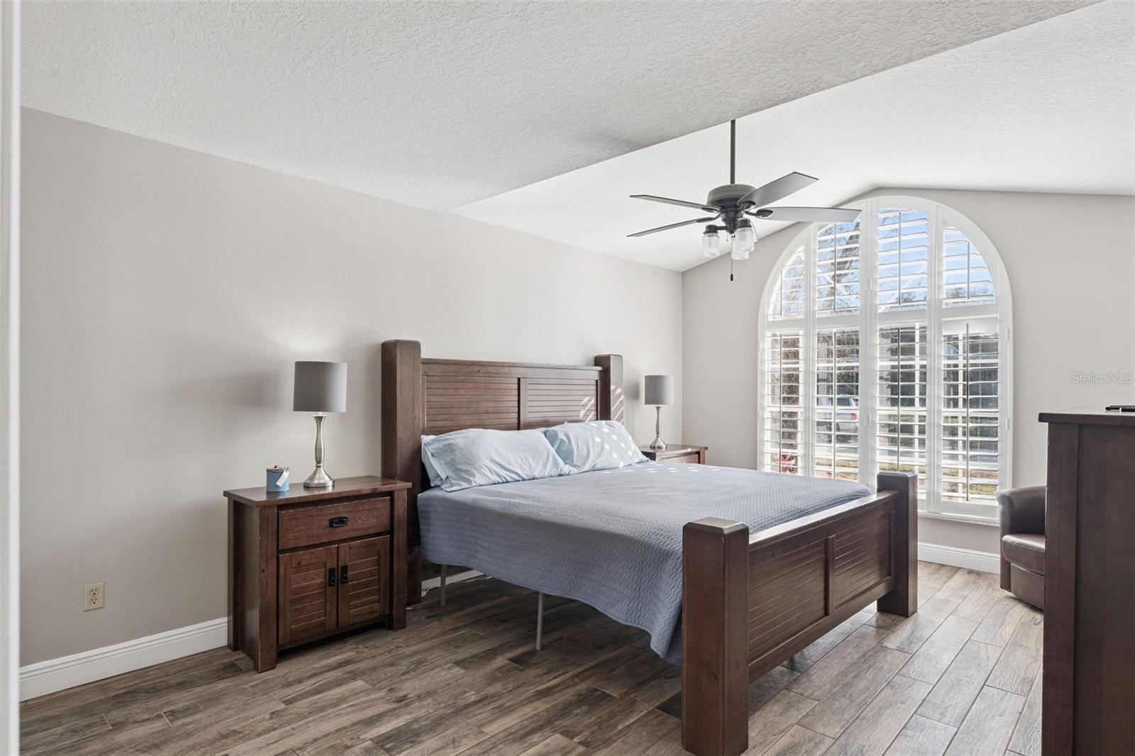 Image 18 of 49 For 692 Rochester Street