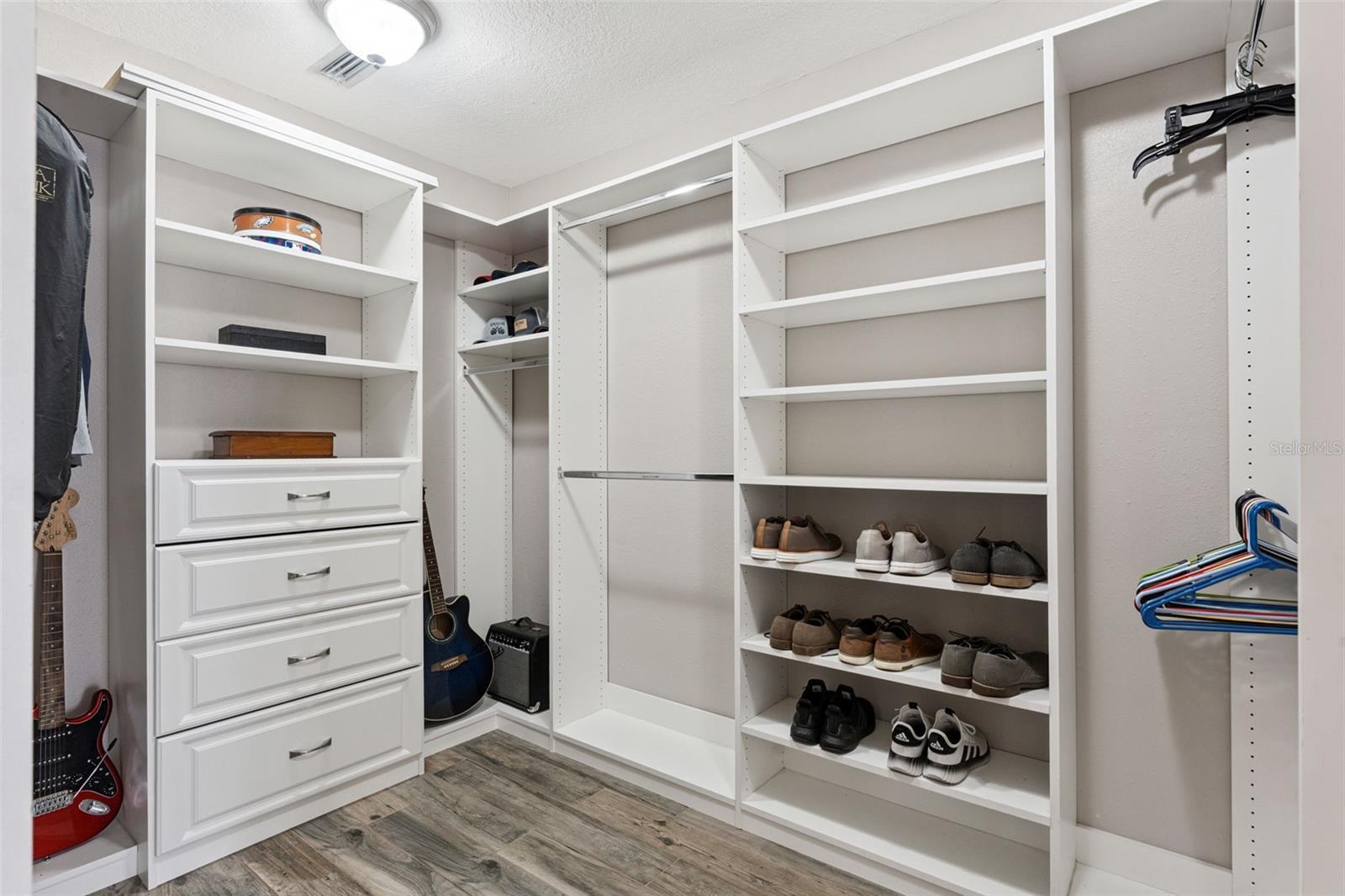 Image 25 of 49 For 692 Rochester Street