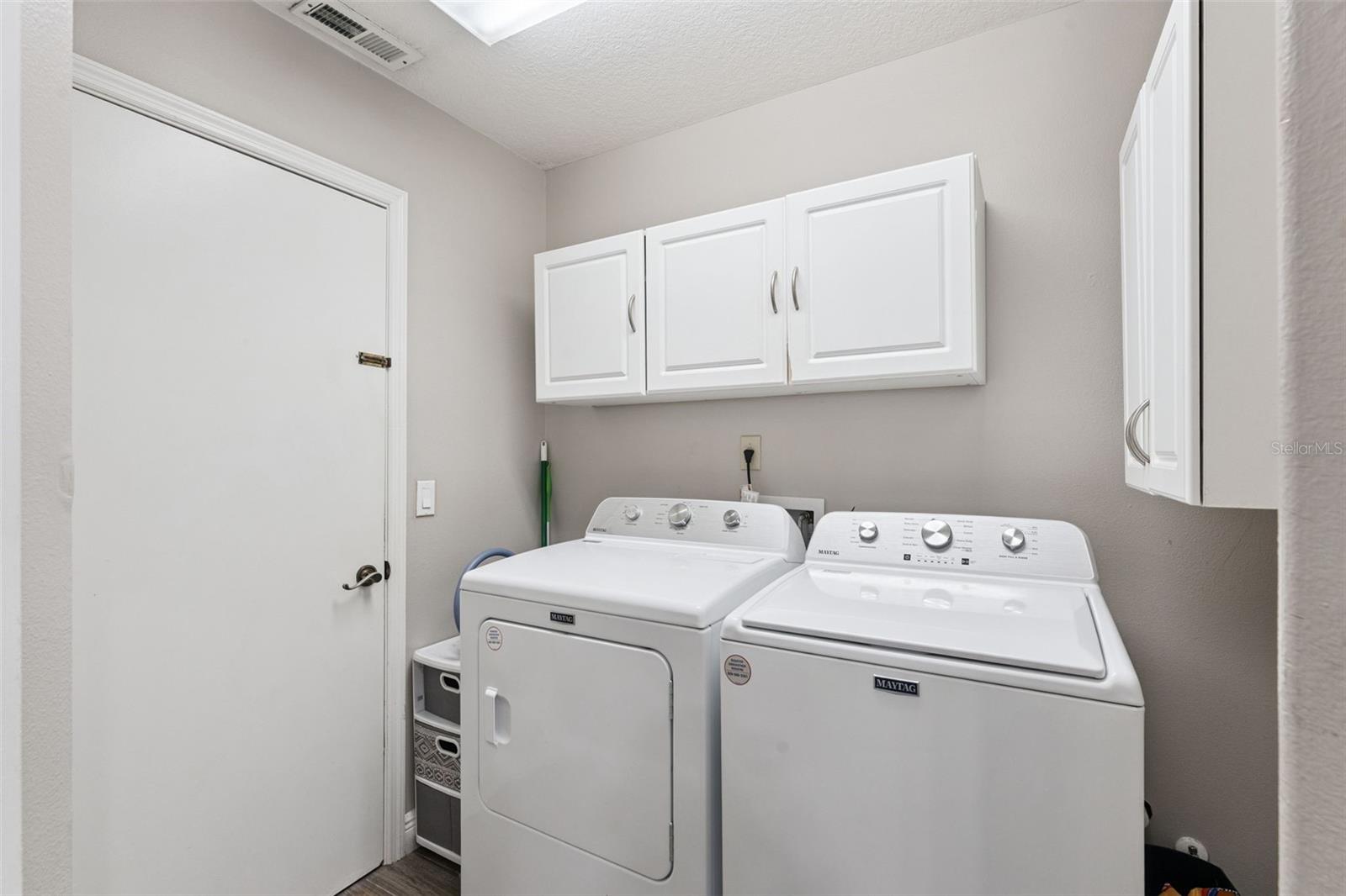 Image 26 of 49 For 692 Rochester Street