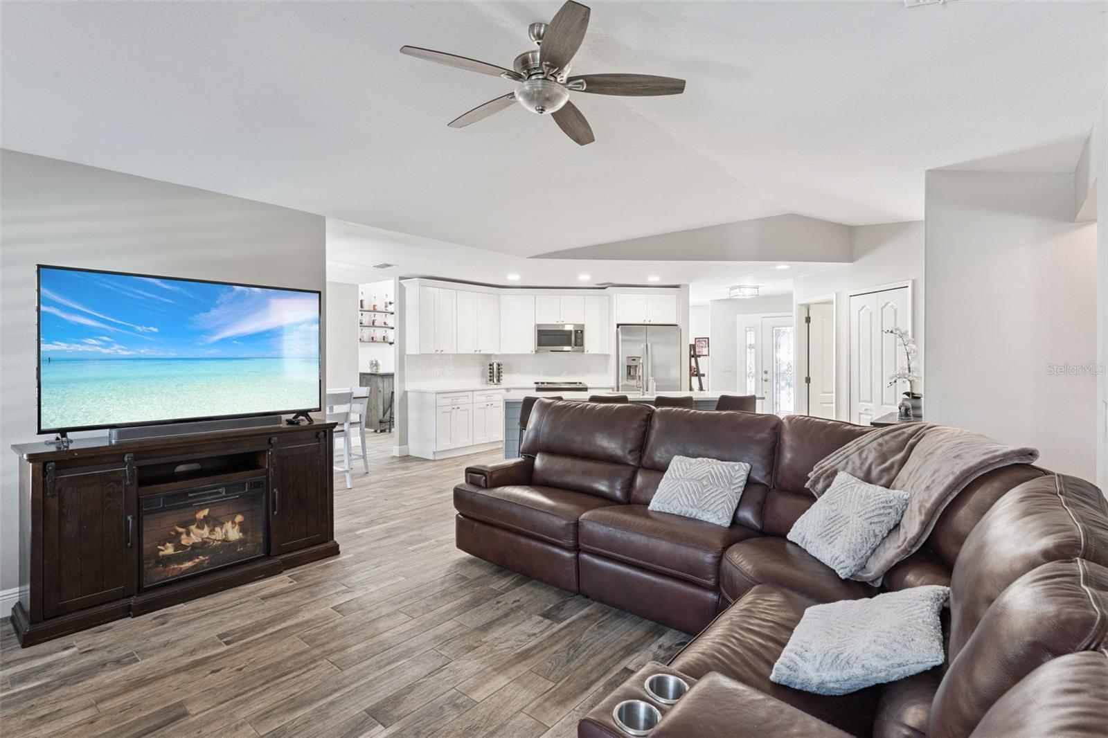 Image 8 of 49 For 692 Rochester Street