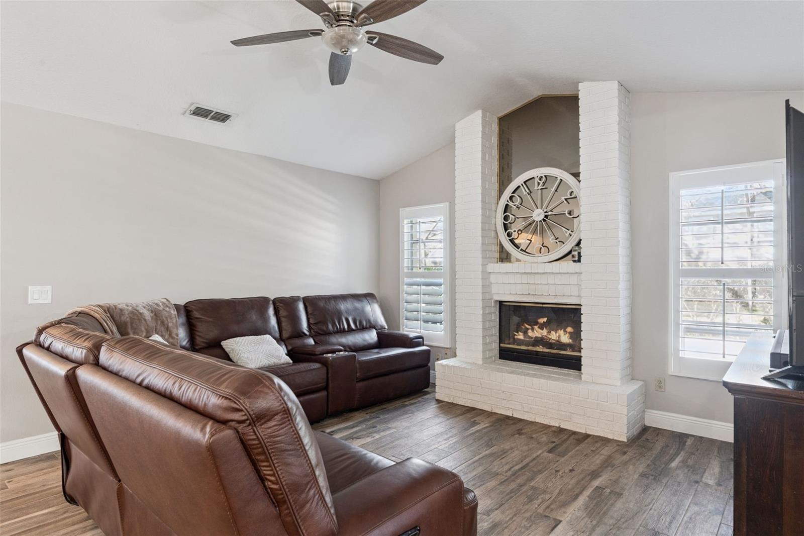 Image 9 of 49 For 692 Rochester Street