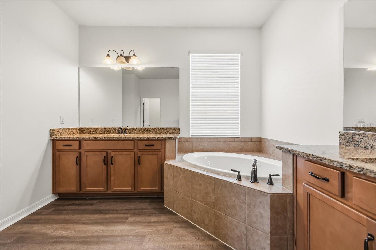 Image 28 of 47 For 14008 Jomatt Loop