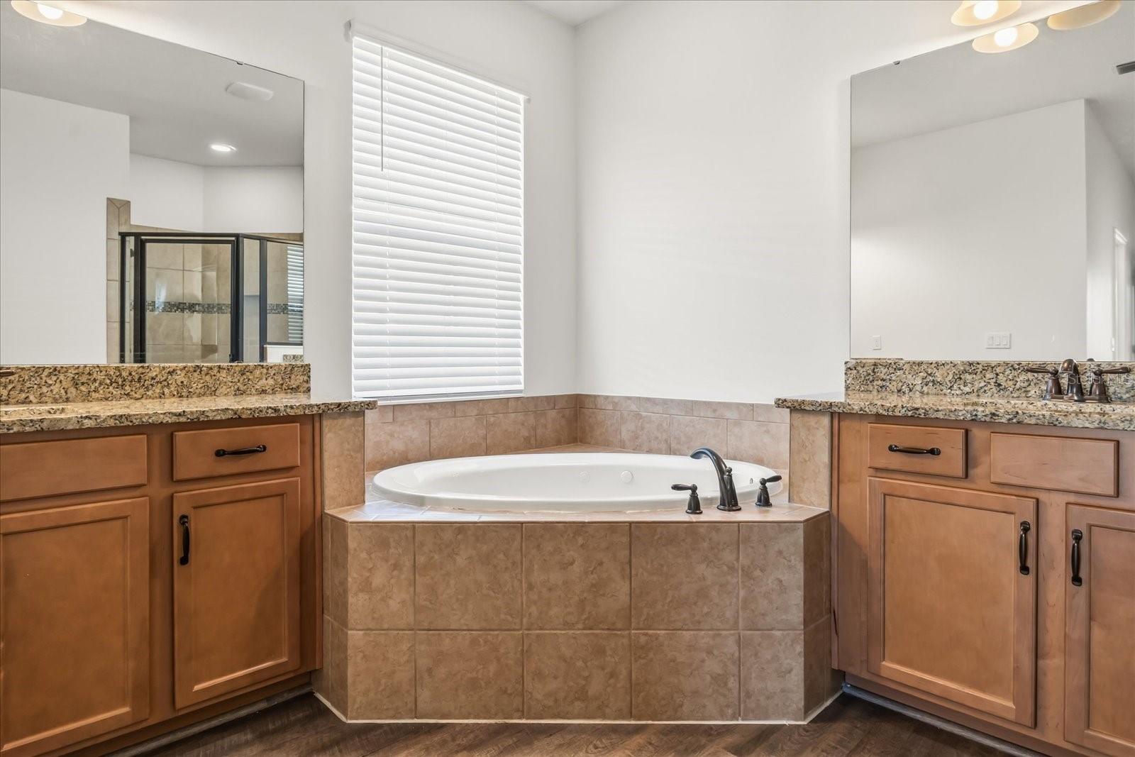 Image 30 of 47 For 14008 Jomatt Loop