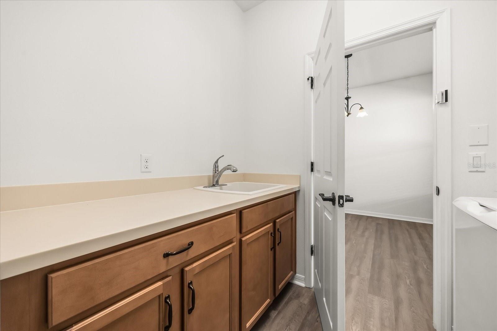 Image 32 of 47 For 14008 Jomatt Loop