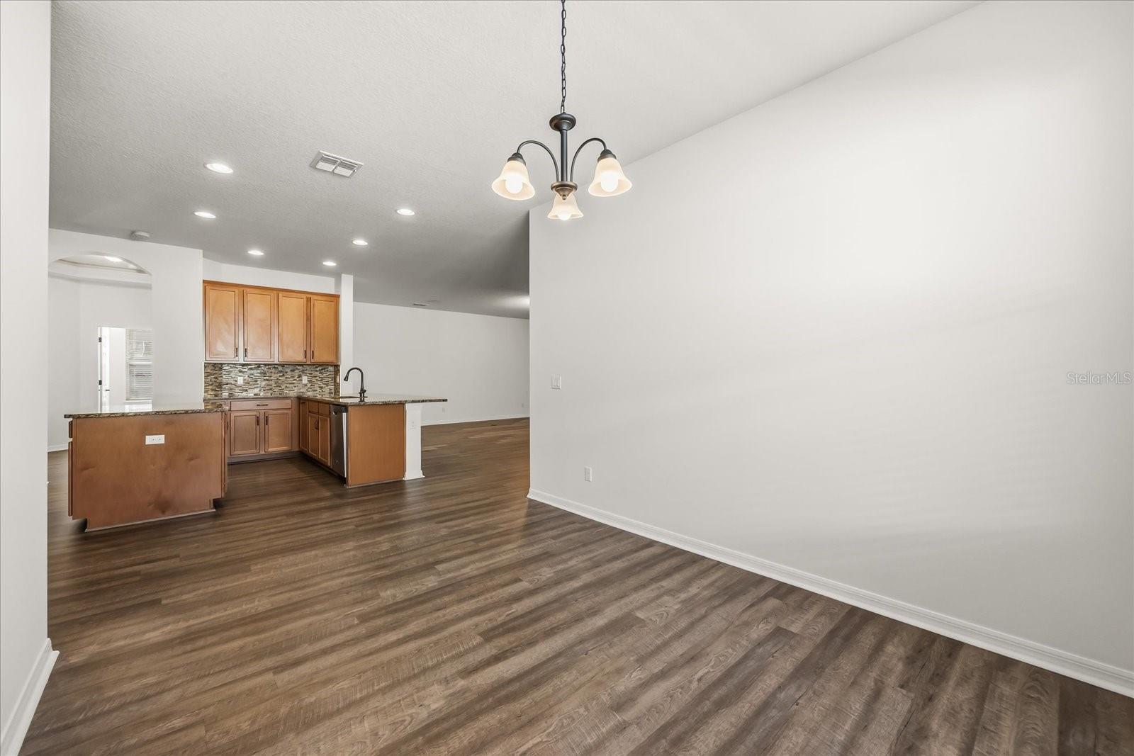 Image 8 of 47 For 14008 Jomatt Loop