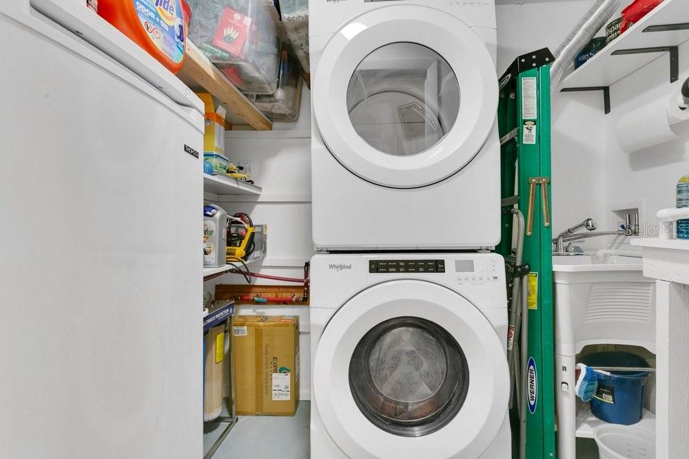 Image 10 of 33 For 223 Ranier Cove 111