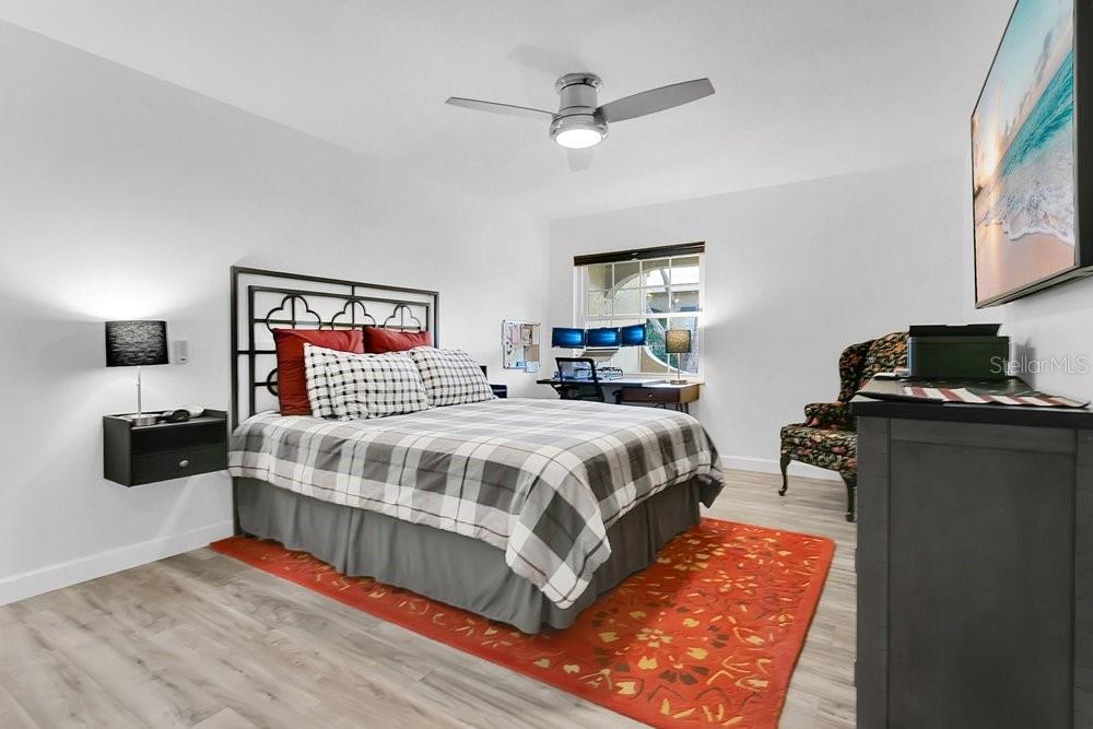 Image 13 of 33 For 223 Ranier Cove 111