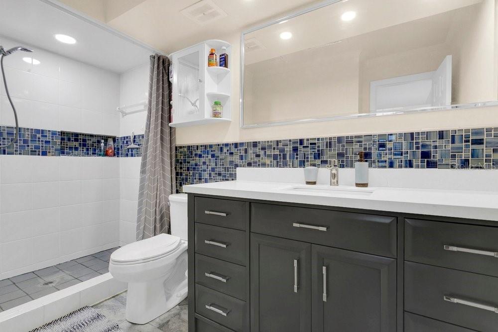 Image 15 of 33 For 223 Ranier Cove 111