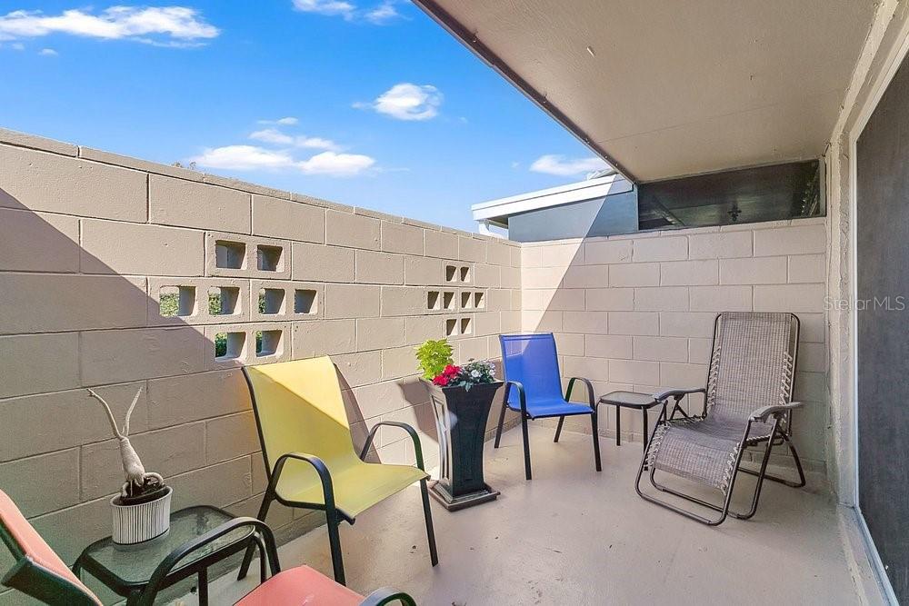 Image 17 of 33 For 223 Ranier Cove 111