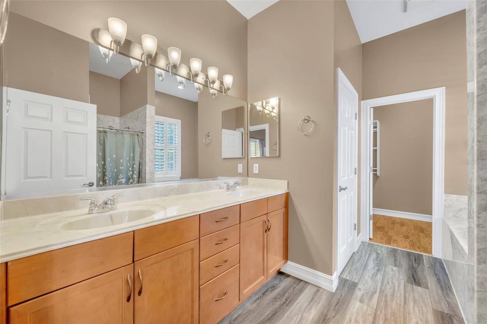 Image 31 of 57 For 4474 Twinview Lane