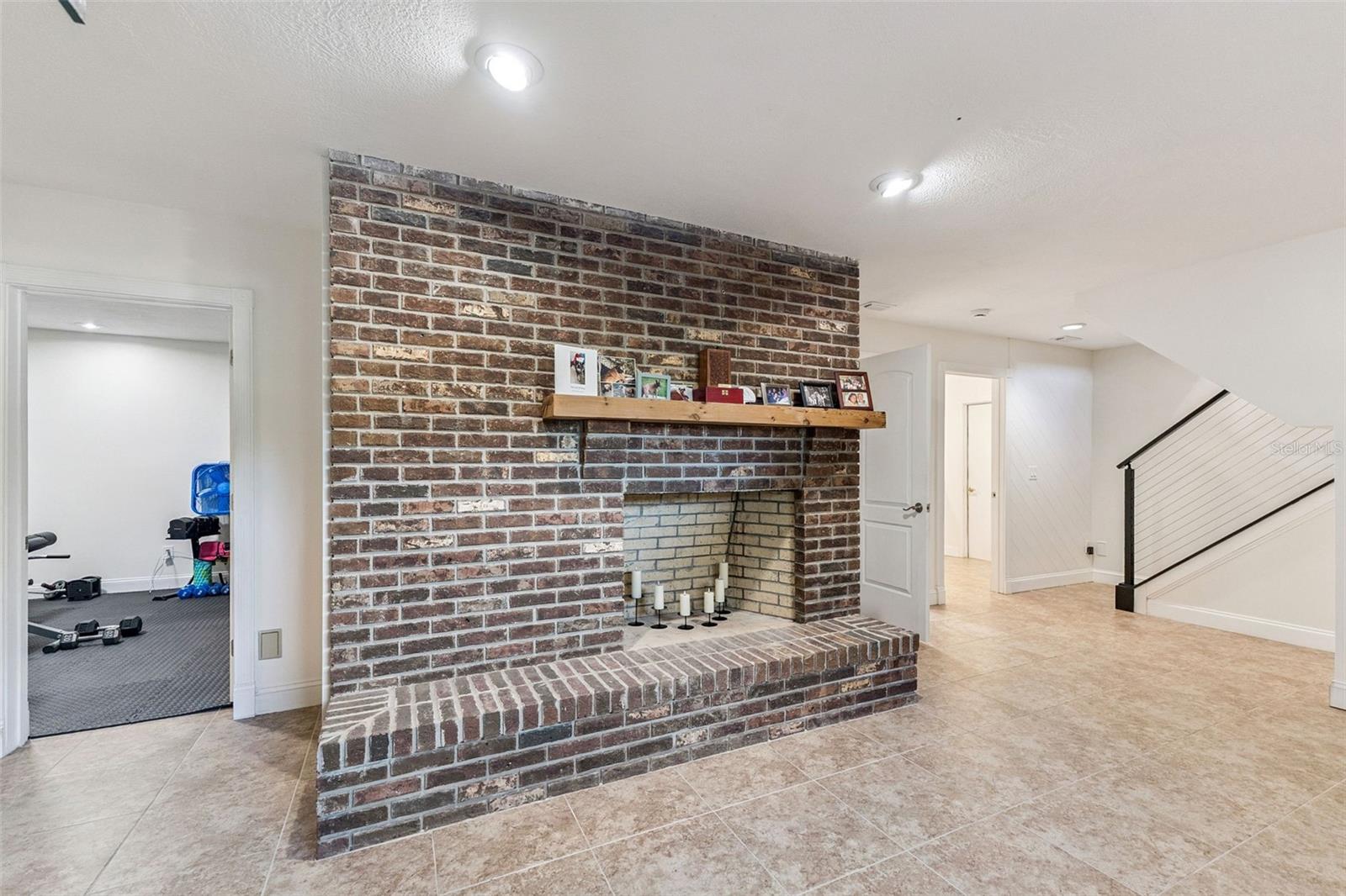 Image 24 of 46 For 2479 Glencoe Road