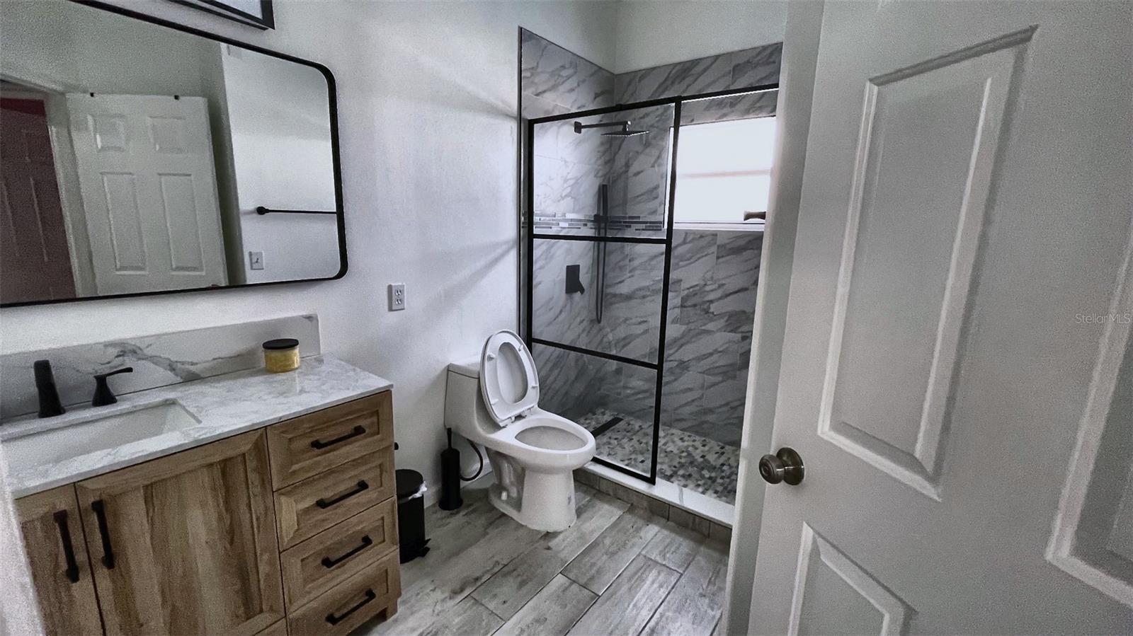 Listing photo id 8 for 2502 Buttercup Court