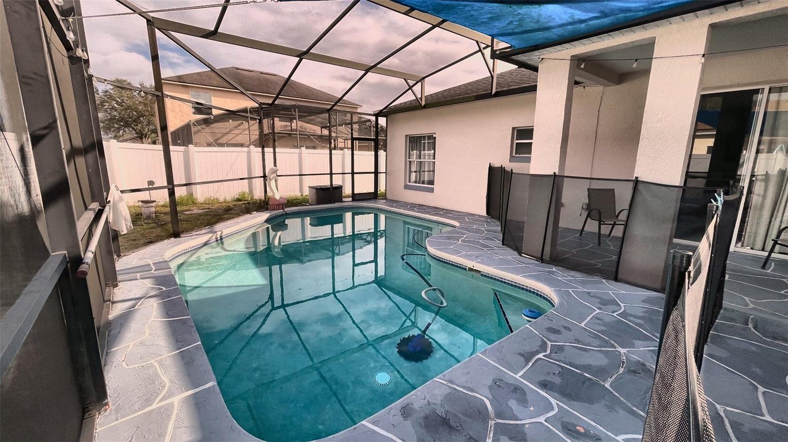 Listing photo id 11 for 2502 Buttercup Court