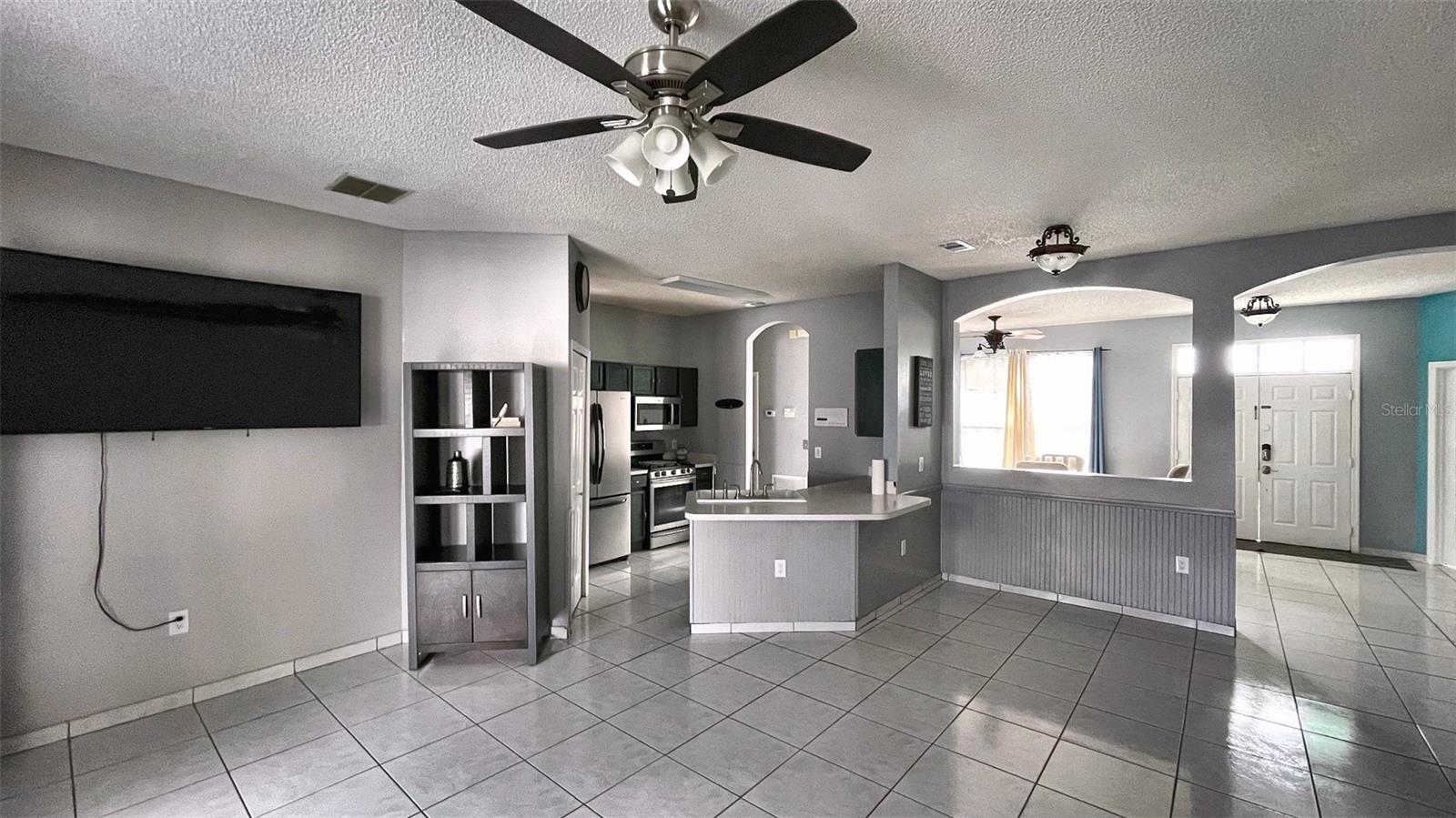 Listing photo id 4 for 2502 Buttercup Court