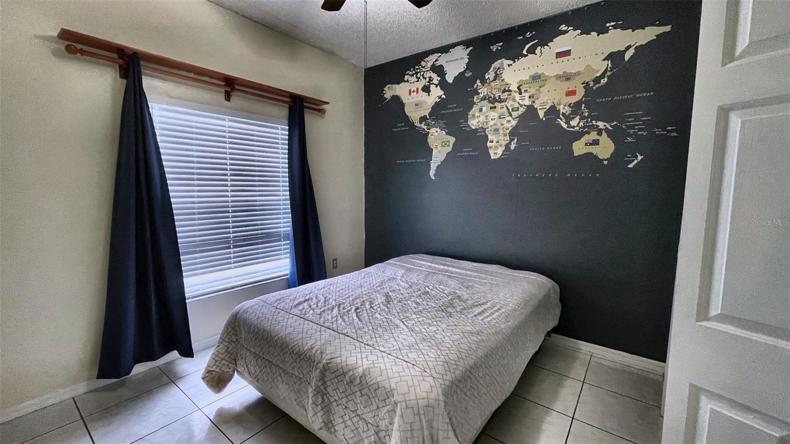 Listing photo id 5 for 2502 Buttercup Court