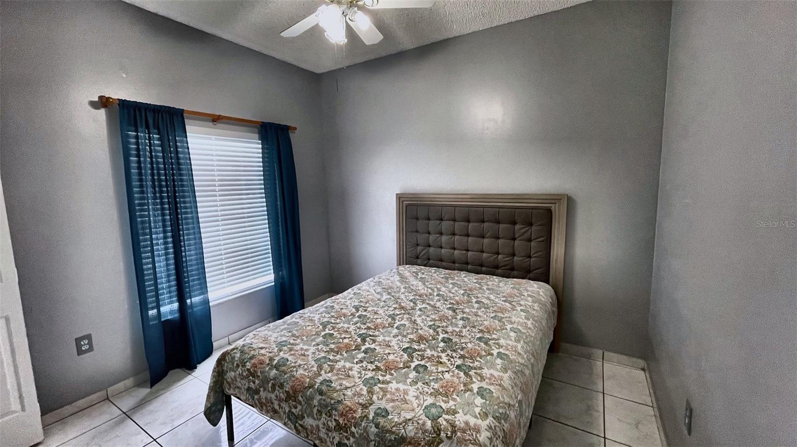 Listing photo id 6 for 2502 Buttercup Court