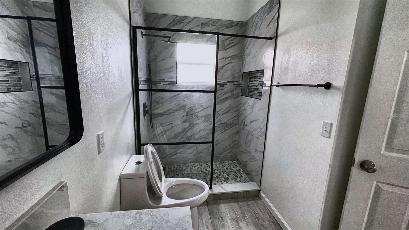 Listing photo id 7 for 2502 Buttercup Court