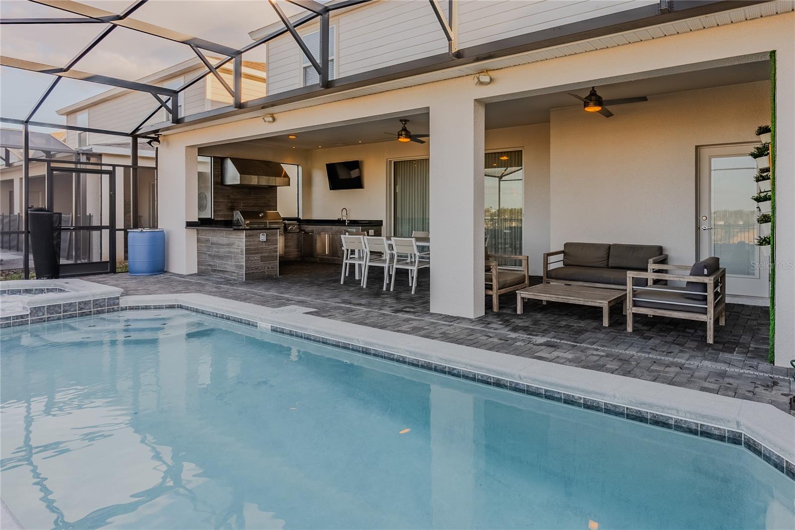 Image 22 of 100 For 2126 Lelani Circle