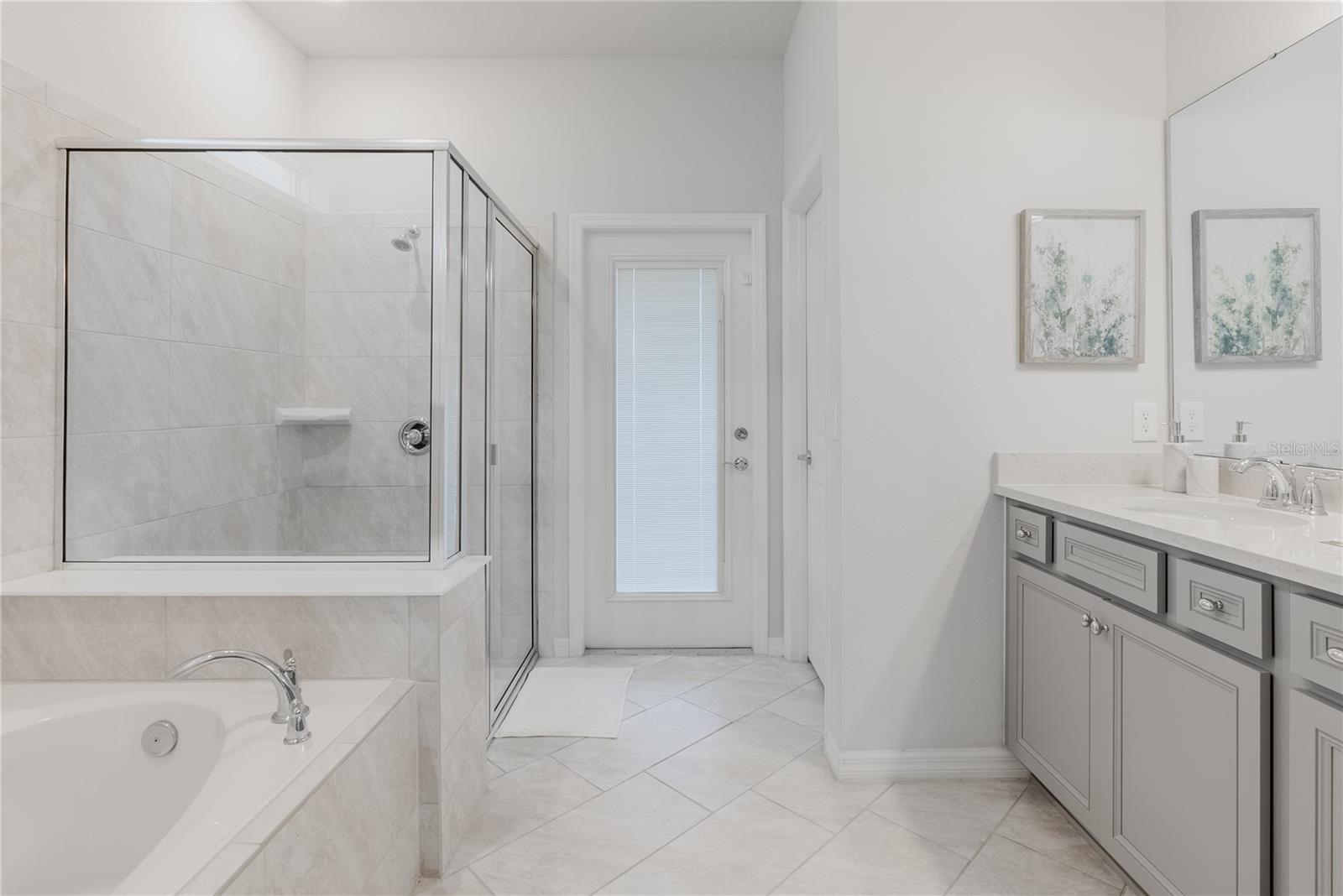 Image 32 of 100 For 2126 Lelani Circle