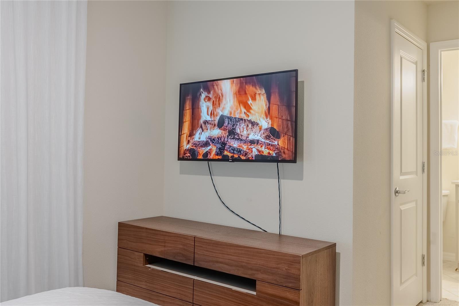 Image 45 of 100 For 2126 Lelani Circle