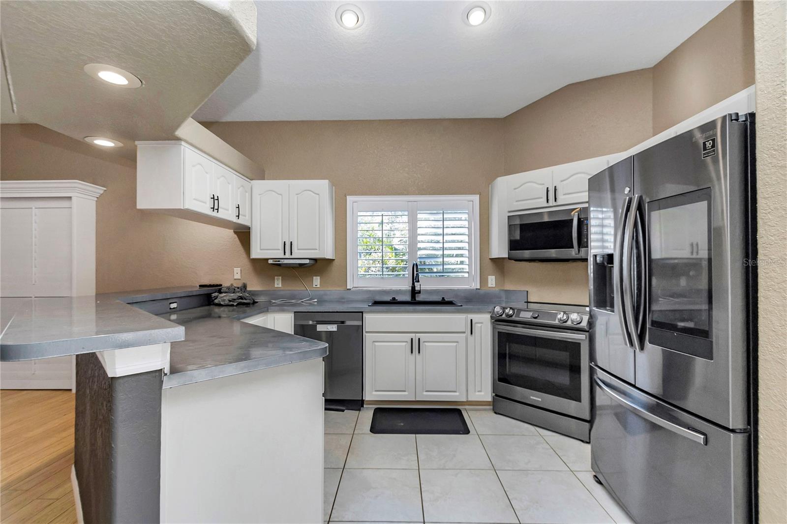 Image 28 of 46 For 5940 Bonview Point