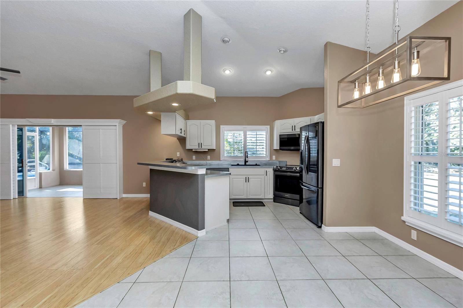 Image 39 of 46 For 5940 Bonview Point