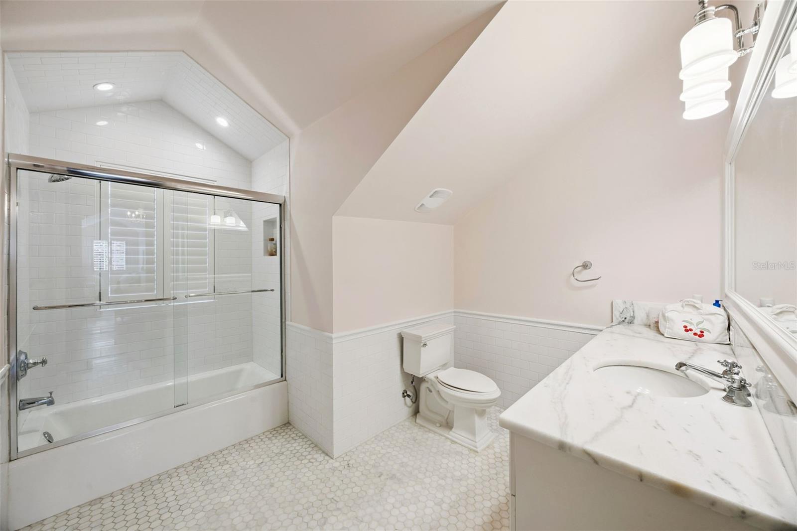 Image 32 of 64 For 670 Williams Drive