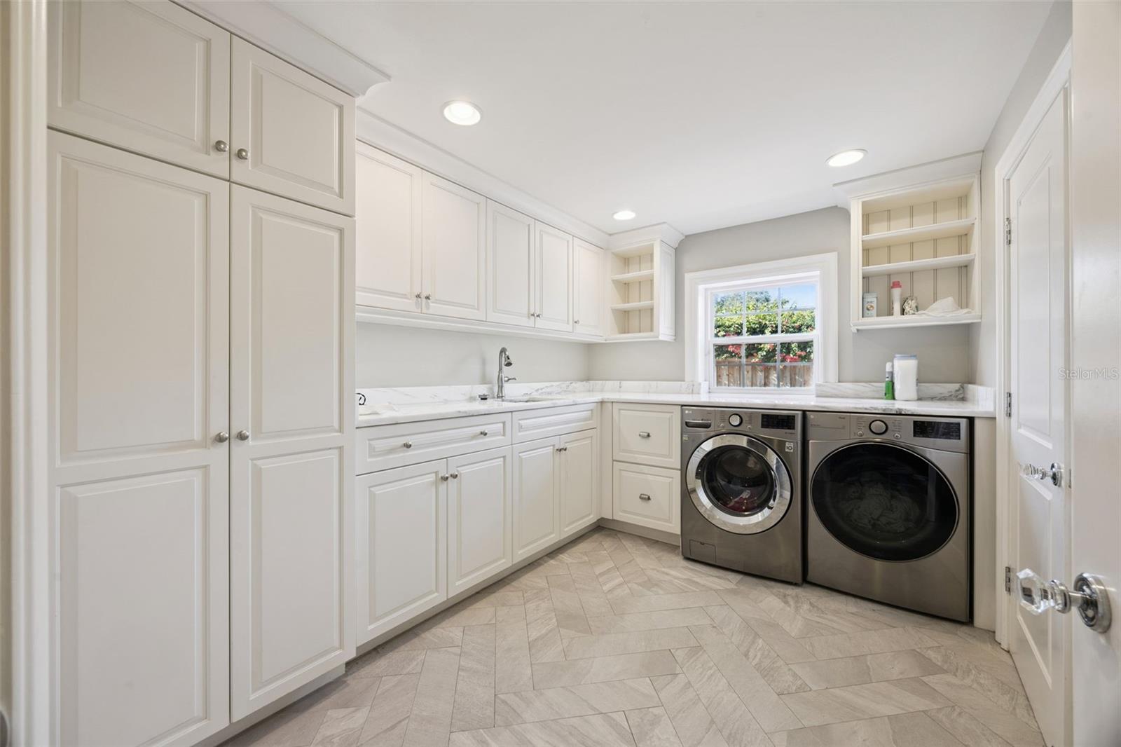 Image 36 of 64 For 670 Williams Drive