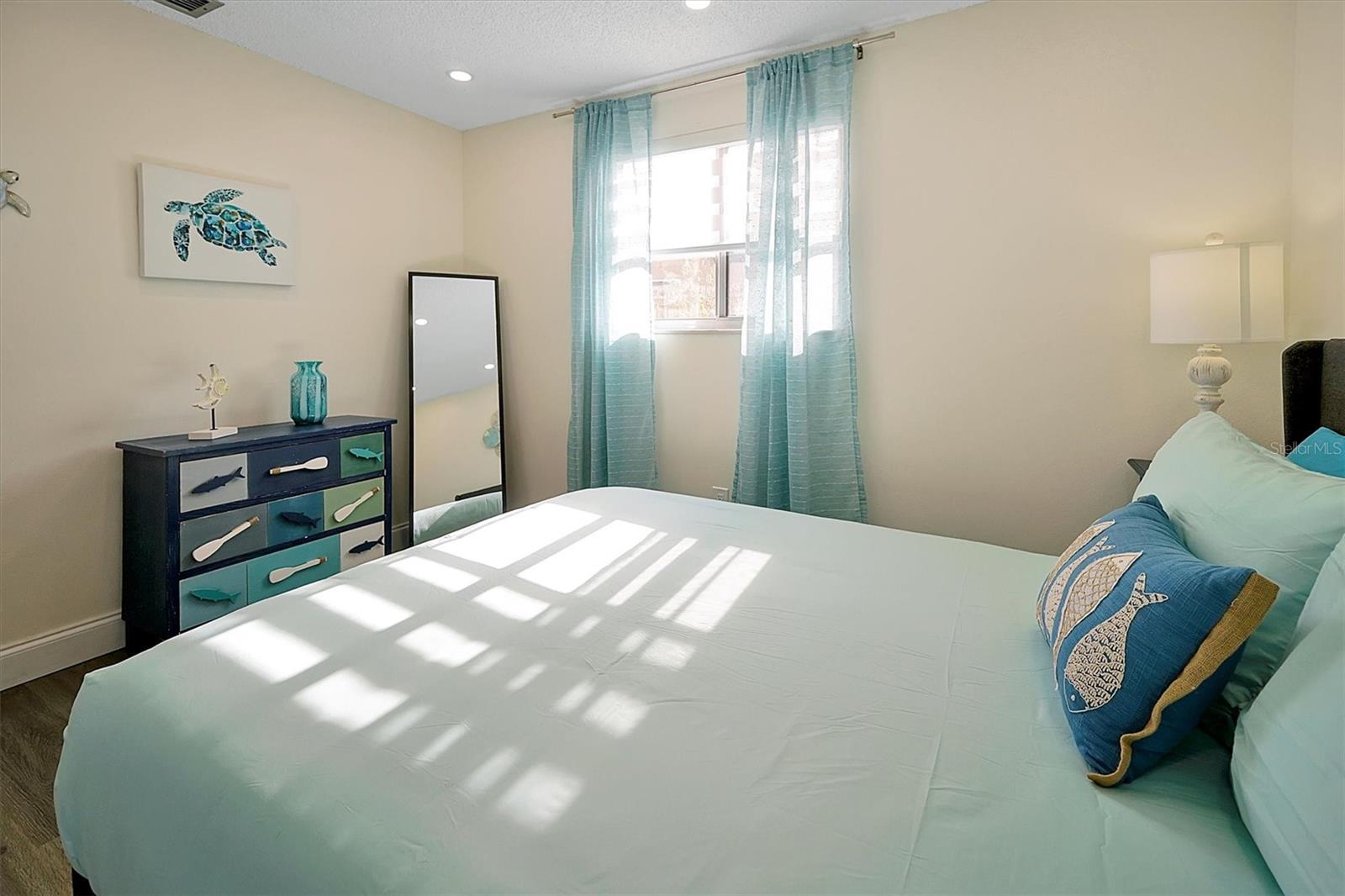 Image 23 of 31 For 1568 Oak Leaf Lane