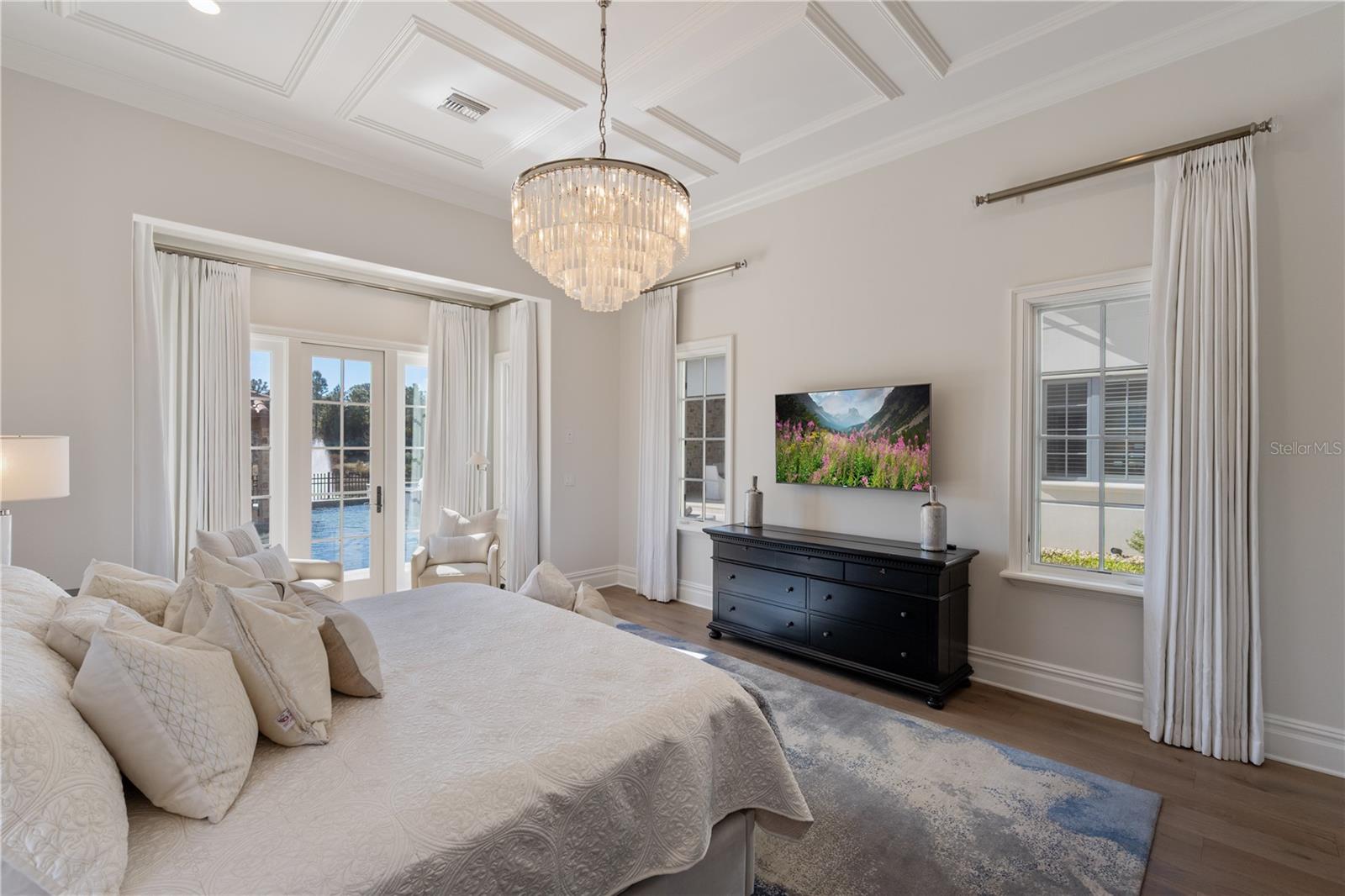 Image 16 of 45 For 10443 Los Feliz Drive