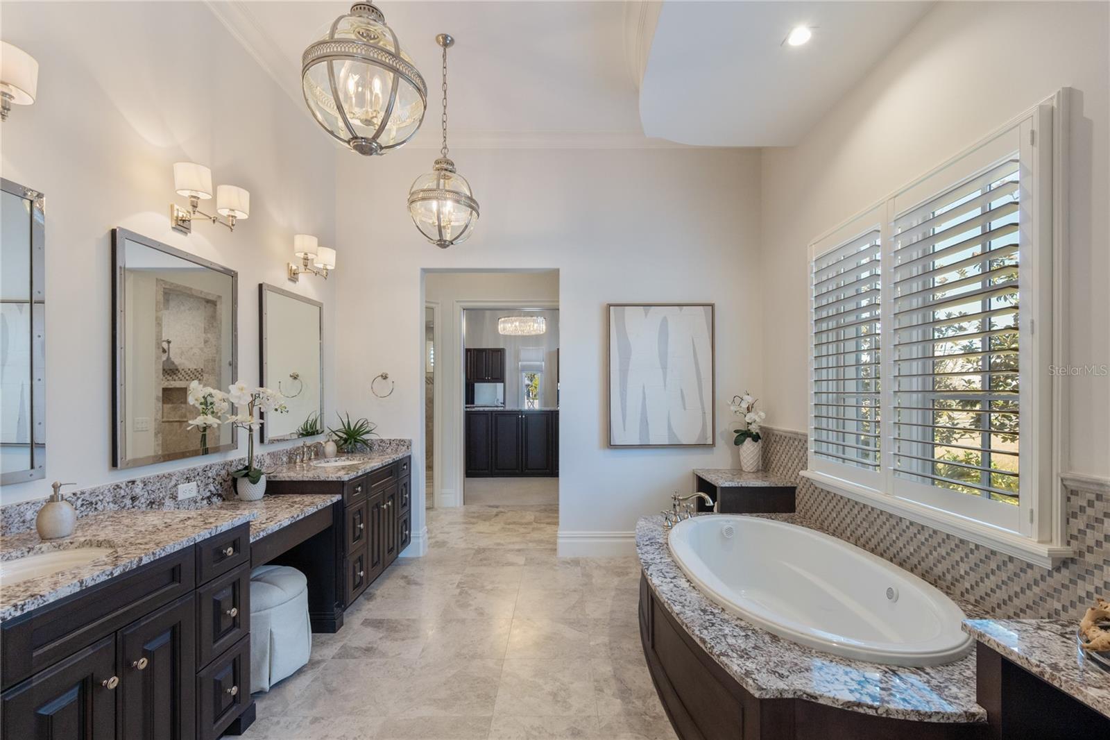 Image 18 of 45 For 10443 Los Feliz Drive